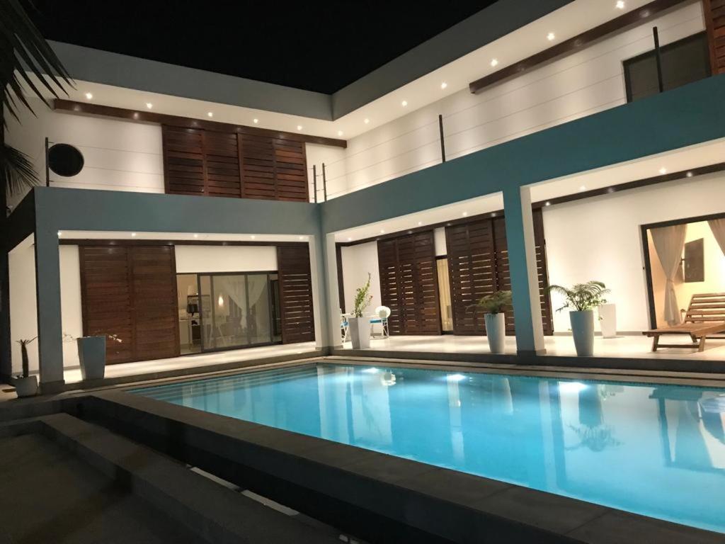 Villa Carabane Сомоне Екстериор снимка
