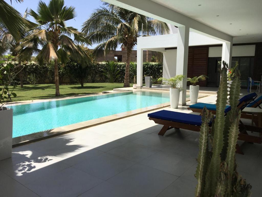 Villa Carabane Сомоне Екстериор снимка
